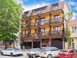 Tri Mushketera Hotel