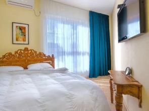 Pervaya Liniya Naberezhnoy Apartments