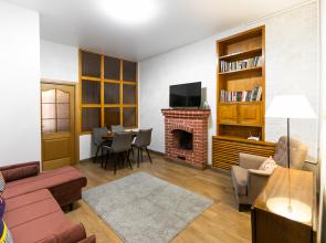 Dvukhetazhnyye U Ermitazha Flat