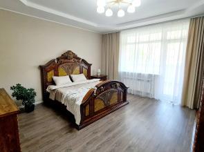 Bolshaya I Uyutnaya Flat