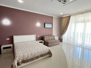 Na Ulitse Simferopolskoy 2F Flat