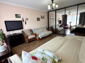 Ekonom Klassa V Tsentre Ploschadyyu 65 Kv.m Na Shaumyana 1 Flat