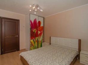 Svetlaya i teplaya v samom tsentre Flat