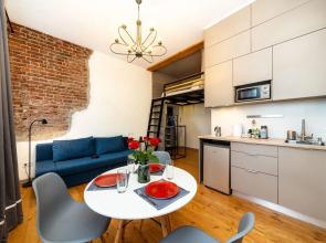 U Ratushi v dome Berlyanda 1835 g na pl. Svobody Flat