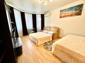 Uyutniye V Centre Goroda Na Ulitse Galaktionovskaya 106 A Apartments