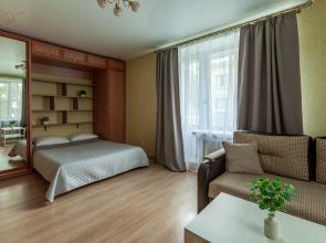 Dvukhkomnatnaya vblizi Petergofskikh fontanov Flat