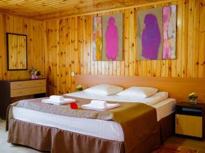 Younge Art Camp Hotel