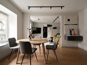 Moca 120 kv.m v Tihom Skvere na Nevskom Prospekte s Vidom na Cerkov' sv. Ekateriny Apartments