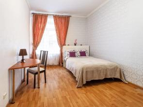 Uyutnaya 3kh Komnatnaya v tsentre Flat