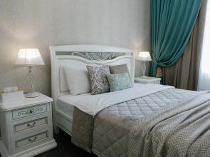 Bolshaya trekhkomnatnaya kvartira s vidom na Khram Flat