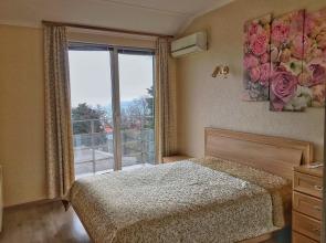 Executive Scenic Two-Room Apartment with Balconies on the Yalta Embankment