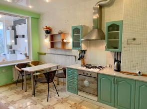 Chetyrekhkomnatnaya Vozle Primorskogo Parka Flat