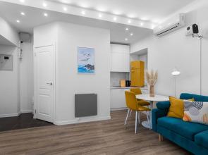 Apartamenty Kvartira Na Nevskom S Domashnim Kinoteatrom  Apartments