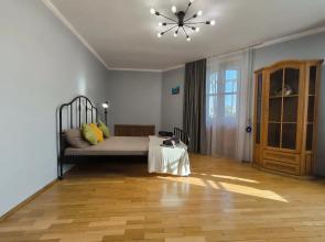 Prostornaja  3 komnatnaja kvartira posutochno v centre Sevastopolja Flat