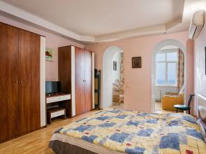 S Vidom Na More I Khram Flat