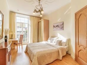 Na Italyyanskoy Apartments