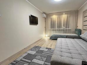 Trekhkomnatnaya Flat