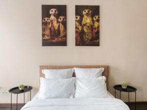 V Gostyakh U Surikatov Flat