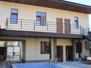 V Gostevom Dome ochag Living quarters