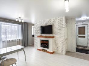 S Kaminom U Ploschadi Lenina Flat