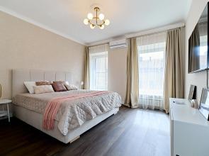 Kritик Otdykhaet na Gostinom dvore Flat