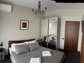 Dolina-apart Semeynye na gornolyzhnom kurorte Solnechnaya Dolina Apartments