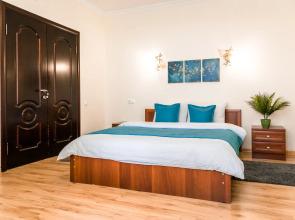 40 Let Pobedyi 1 Apartments