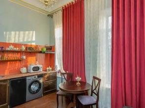 V Samom Serdtse Pyatigorska V Starinnom Dome S Bogatoy Istoriey Flat