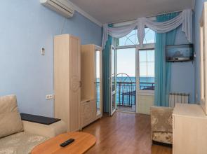 Plyazhnyye na Drazhinskogo 7a Apartments, 2