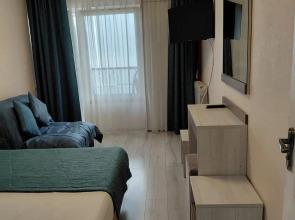 Plyazhnyye na Drazhinskogo 7a Apartments, 7