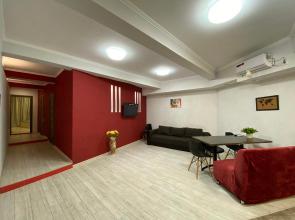 V Tsentre Yalty Apartments