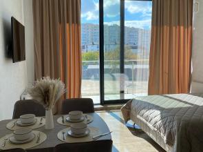 Absolyutno novy apartament v 50 metrakh ot morya Apartments
