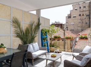 Design & Veranda Near Old City By Feelhome Apartments