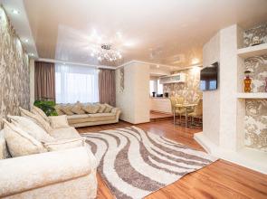 Trekhkomnatnaya v Tsentre ryadom s Galleria Minsk Flat