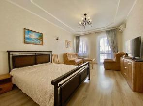 Luxury Apartment with Balcony on the Yalta Embankment