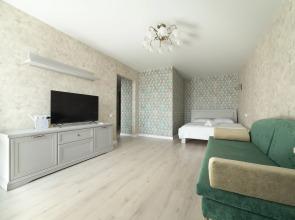 BelaTravel metro Frunzenskaya s balkonom Flat