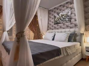 V Samom Tsentre S Kaminom Flat