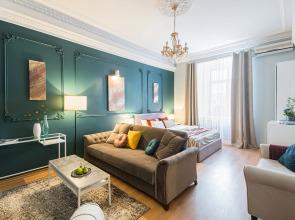 GM Apartments v Stalinskoy vysotke Flat