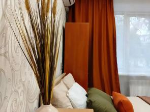 Na Ul. Novo-Sadovoy, 42 Flat