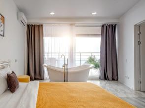 180V Lyuks s Vidom na More Apartments