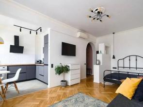 Stalinka s Vidom na Ploschad Pobedy Apartments