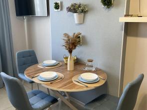 Na Naberezhnoy S Vidom Na More Flat