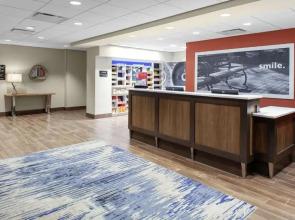 Hampton Inn & Suites Overland Park South