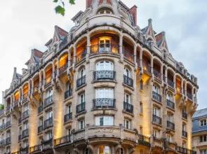 La Clef Louvre Paris by The Crest Collection