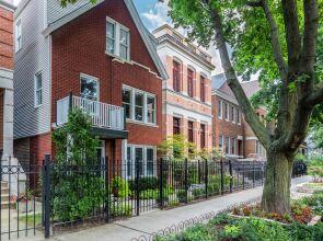 Chicago Guest House on Henderson Street