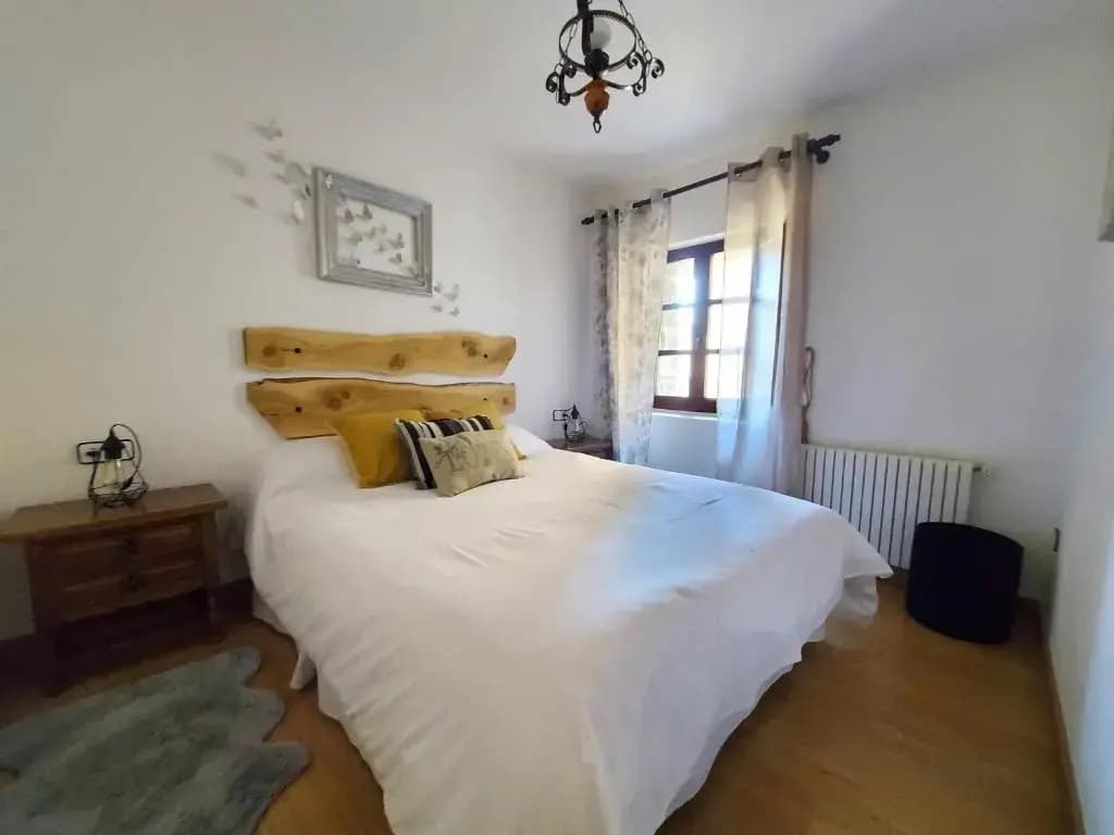 1 Bedroom Apartment with mountain view
