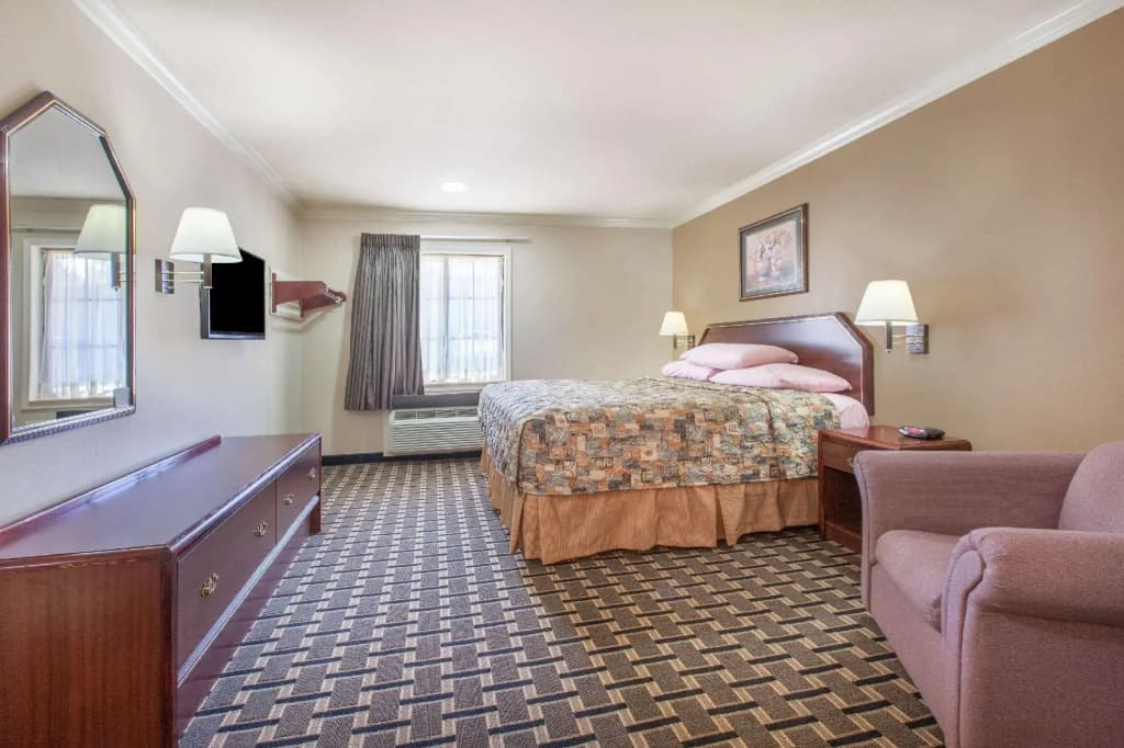 Double Suite full double bed