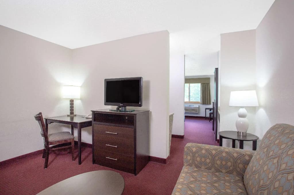 Double Suite full double bed