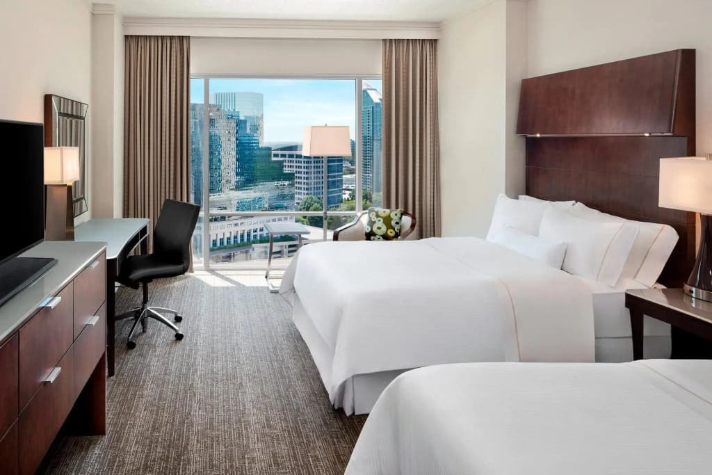 Standard Quadruple room with city view