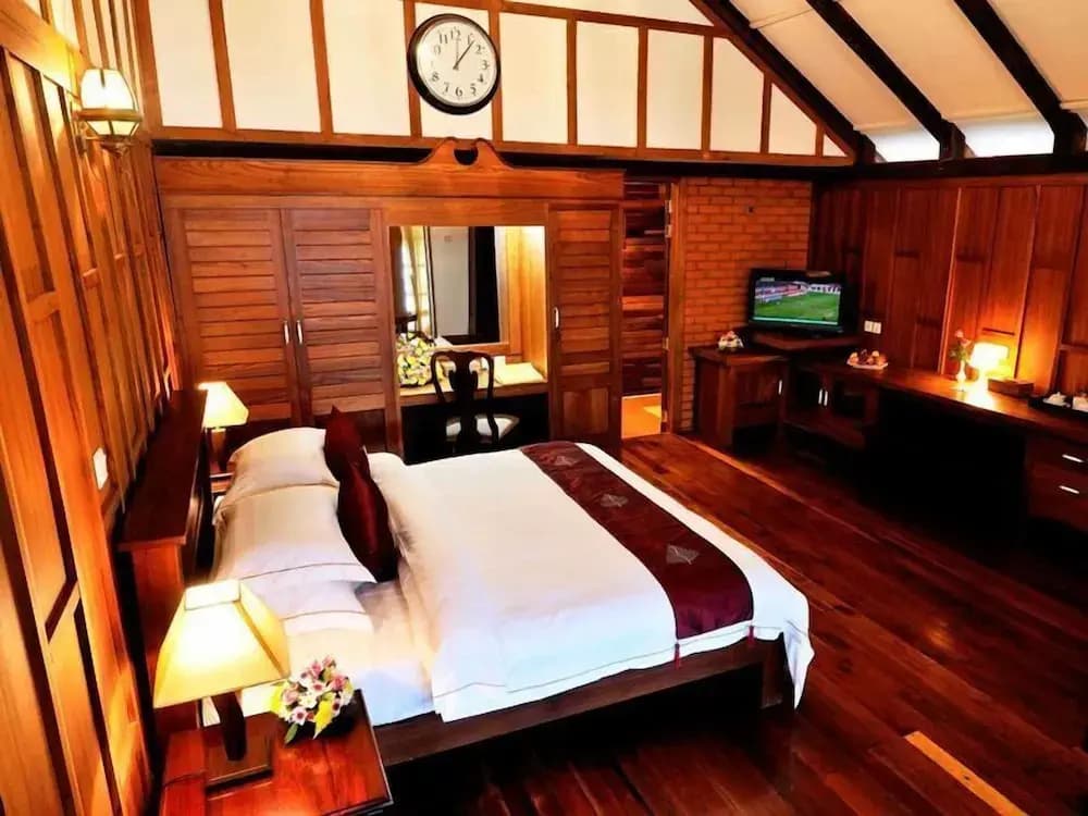 Executive Suite with balcony and with mountain view